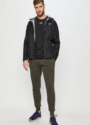 Мужская черная ветровка under armour forefront rain jacket2 фото