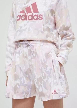 Жіночі шорти adidas