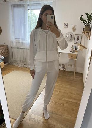 Спортивный костюм белый новый