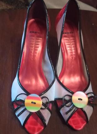 Туфли босоножки бронкс 40р