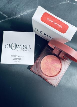 Huda beauty glowish cheeky vegan soft glow powder blush рум‘яна5 фото