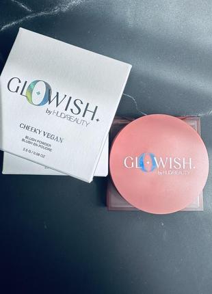 Huda beauty glowish cheeky vegan soft glow powder blush рум‘яна4 фото