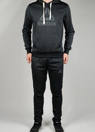 Спортивный костюм reebok.