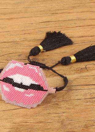 Необычный модный плетёный браслет губы