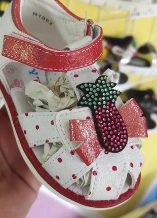 Босоніжки на дівчинку