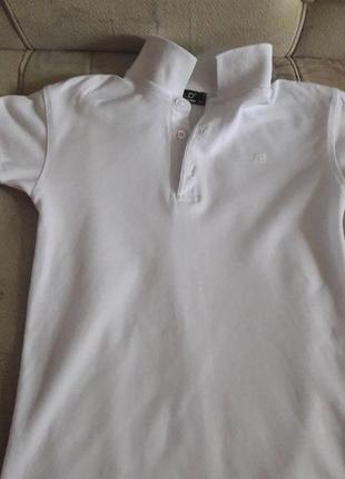 Белоснежная,крутая футболка на пуговицах от бренда bold