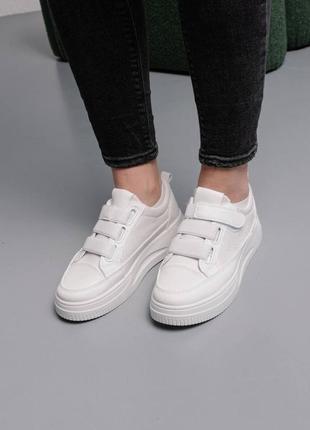 Жіночі білі кросівки на ліпучкі