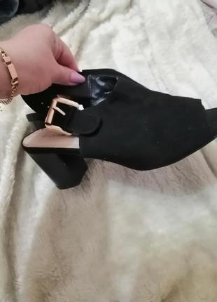 Замшеві босоніжки