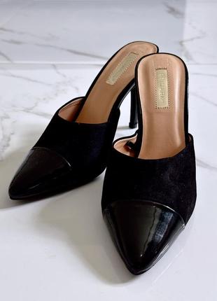 Стильные черные замшевые туфли primark с лакированными носиком