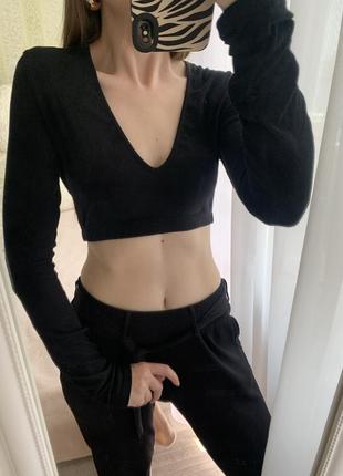 Топ укороченный черный спортивный