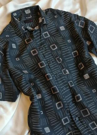 Шовкова сорочка з чоловічого плеча