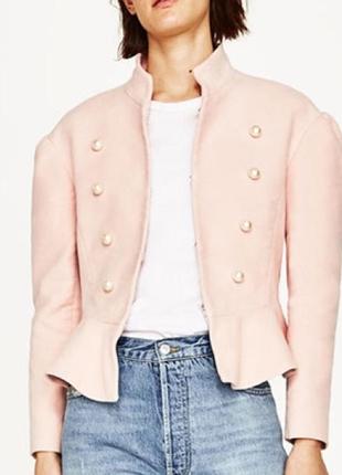 Шикарный пудрово-розовый пиджак с жемчугом и оборками