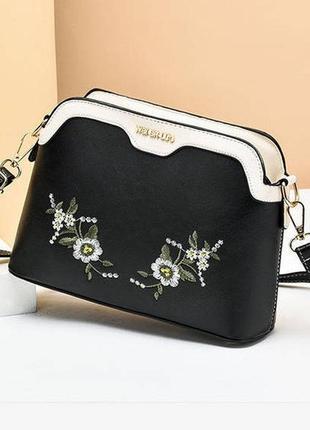 Жіноча міні сумочка клатч із вишивкою, маленька смука на плече з квіточками1 фото