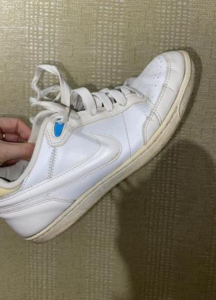 Женские кожаные кроссовки белого цвета nike, состояние удовлетворительно