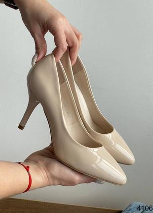 Модні бежеві лакові жіночі туфлі3 фото