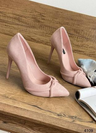Модні замшеві жіночі туфлі, колір пудра1 фото