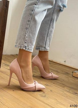 Модні замшеві жіночі туфлі, колір пудра6 фото