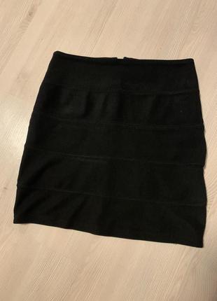Стильная черная мини-юбка сзади есть замочек2 фото