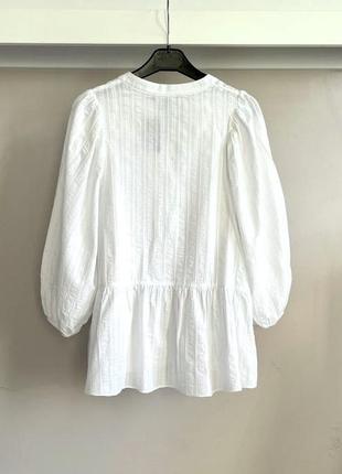Белая хлопковая блуза с воланом2 фото