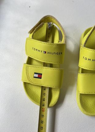 Дитячі сандалі tommy hilfiger  28р яскраві жовті босоніжки з піни5 фото