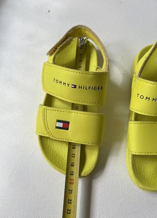Дитячі сандалі tommy hilfiger  28р яскраві жовті босоніжки з піни4 фото