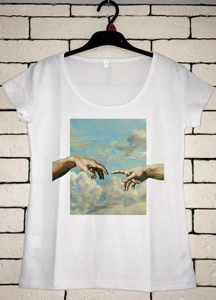 Женская футболка с принтом - руки, небо, футболка с рисунком2 фото