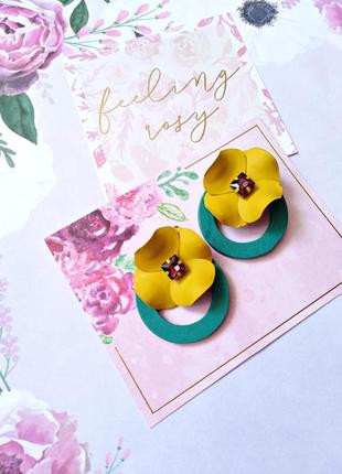 Серьги с желтым цветком