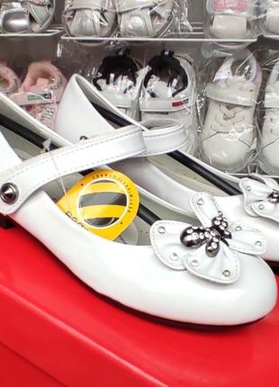 Белые лаковые туфли для девочки c бантиком  33(21)34(21,5)35(22)