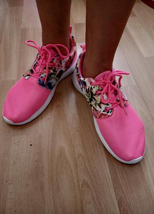 Кросівки рожеві літні