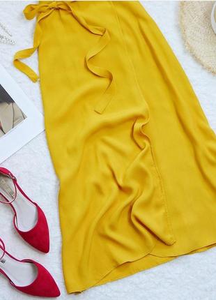 Платье сарафан миди на запах желтое горчичное из вискозы8 фото