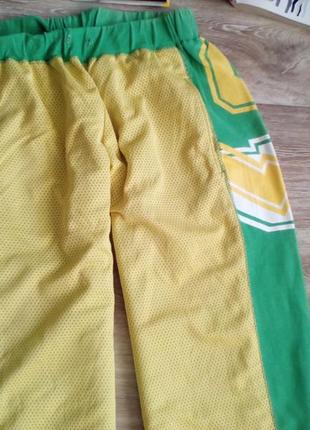 Зеленые с желтой вставкой - сеткой спортивные брюки с карманами l. red chic3 фото