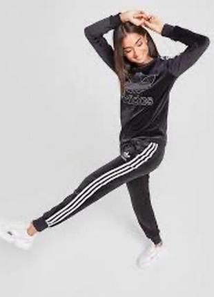 Спортивный костюм adidas