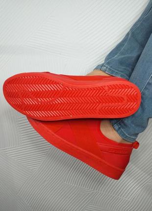 Красные кроссовки2 фото