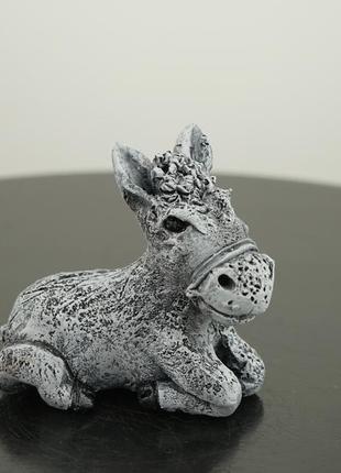 Фигурка в виде ослика