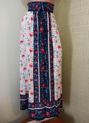 Класна стильна юбка на резинці в квітковий принт