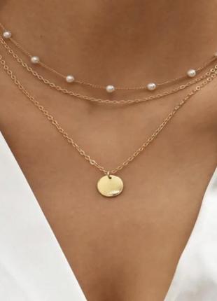 Тройная золотистая цепочка с жемчужинами чокер минималистичный стиль
