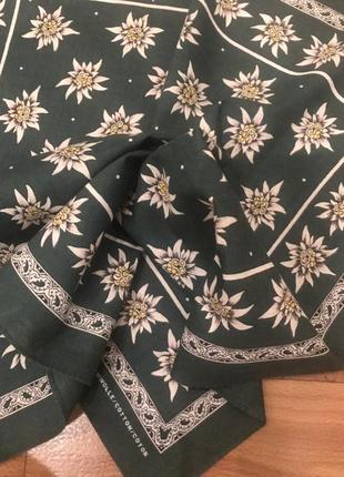 Бандана-платок в цветочный принт6 фото