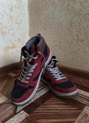 Красные ботинки konors aero