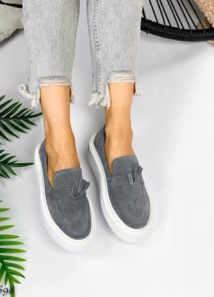 698 красивые серые лоферы на повышенной подошве с кисточкой натуральная замша
