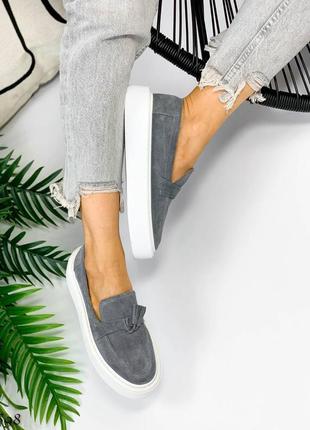 698 красивые серые лоферы на повышенной подошве с кисточкой натуральная замша