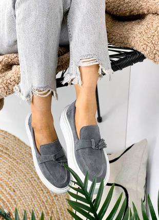 698 красивые серые лоферы на повышенной подошве с кисточкой натуральная замша