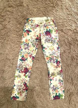 Джинсы брюки от нм в цветы1 фото