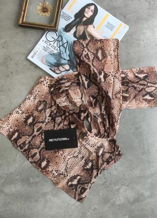 🔥 розпродаж 🔥 новий топ зі зміїним принтом від prettylittlething, ефектний топ, топік, (бірка!)