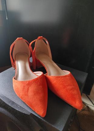 Туфлі оранжевого кольору1 фото