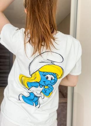 Крутая футболка с рисунком смурфетты на спине от missguided из коллекции the smurfs🥹1 фото