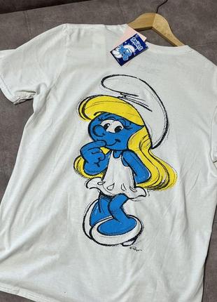 Крутая футболка с рисунком смурфетты на спине от missguided из коллекции the smurfs🥹8 фото