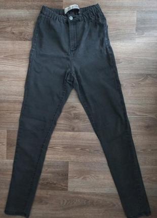 Жіночі чудові чорні джинси