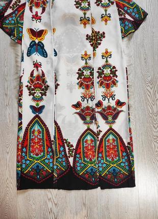 Біле різнобарвне довге плаття в підлогу принтом малюнком квітковий орнамент виріз декольт7 фото