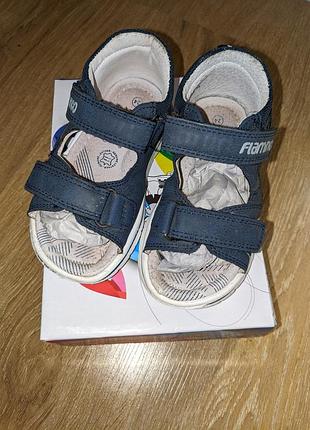 Босоніжки 3