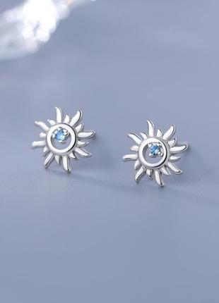Сережки-гвоздики срібні сонечко з маленьким блакитним каменем у центрі, срібло 925 проби, 8*8 мм